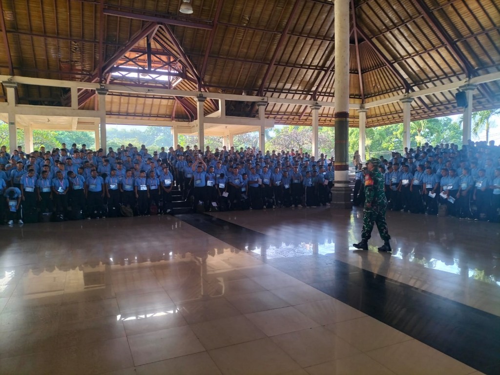 MPLS SMK Pariwisata Yaparindo, Koramil Klungkung  Perkuat Pilar Bentuk Pemimpin Masa Depan