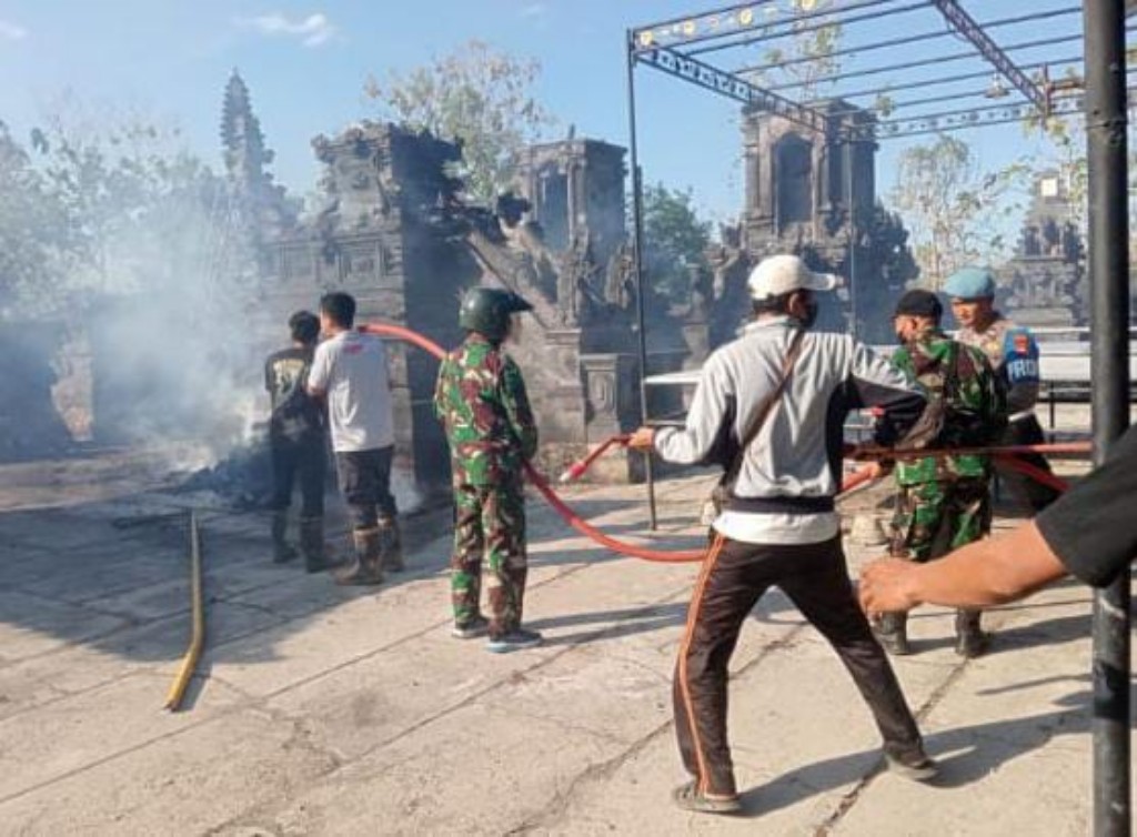 Pura puseh desa adat banjar Nyuh terbakar 