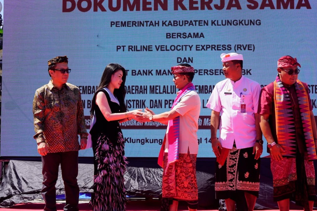 Wujudkan Nusa Penida Sebagai Green Island, Pemkab Klungkung Gandeng RVE dan Bank Mandiri Kembangkan Ekosistem Green Mobility.