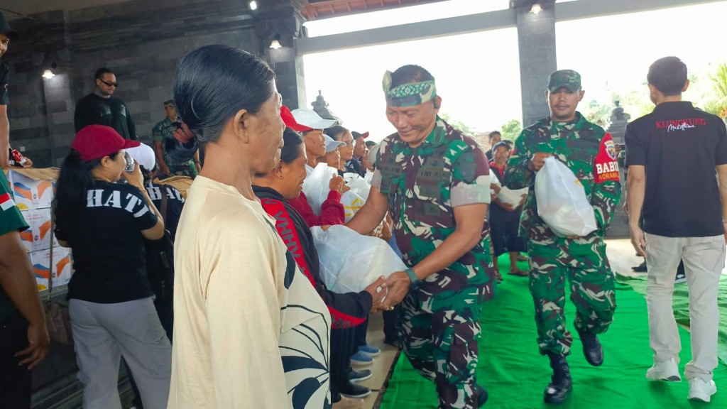 Akhir Pekan Penuh Berkah, Kodim Klungkung Bersama Yayasan Satu Hati Bali Berbagi Hadirkan Kebahagiaan Di Desa Nyalian