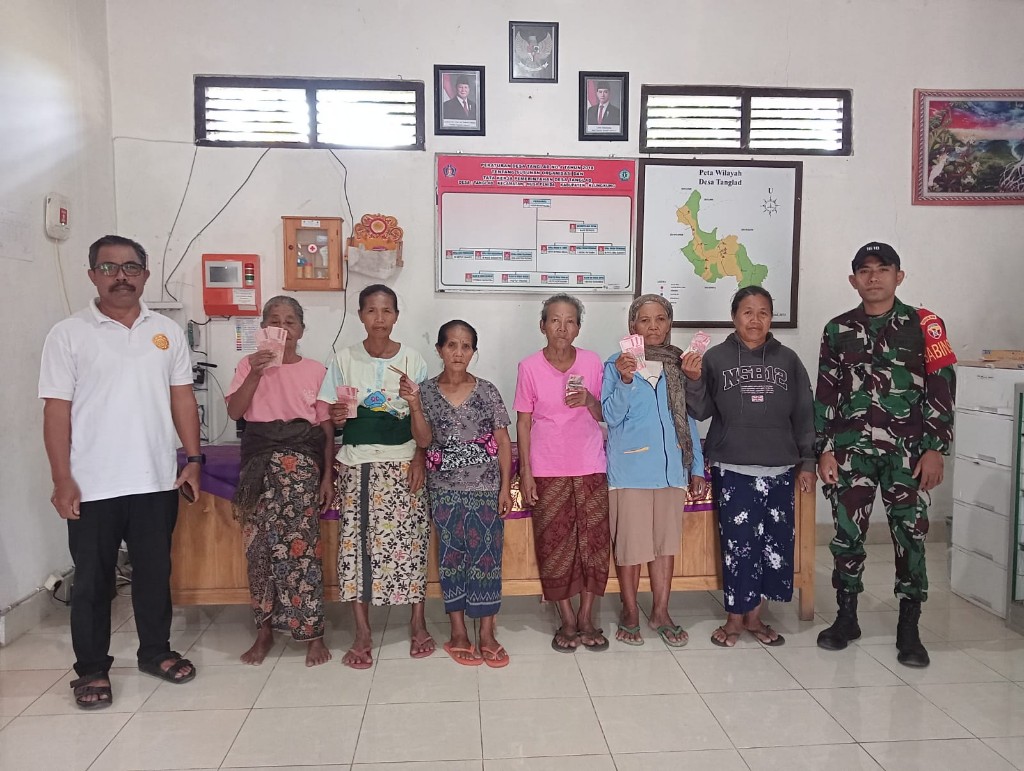 Babinsa Tanglad Tegaskan Penyaluran BLT DD Sesuai Ketentuan,  37 KPM Terima Bantuan