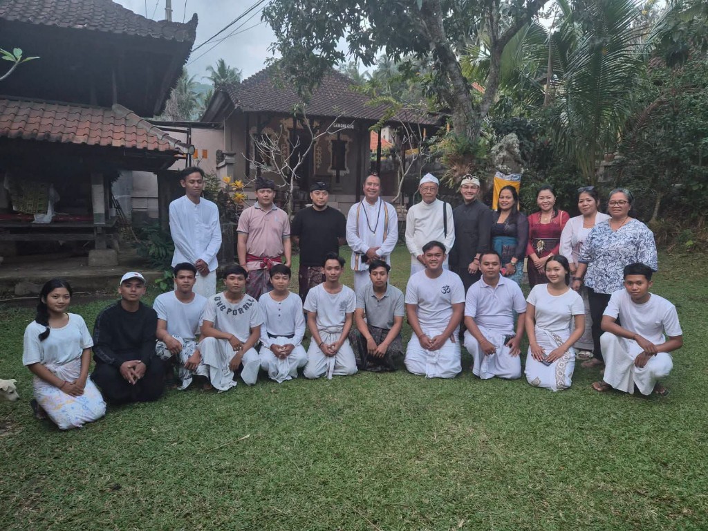 Anjasmara Anjasmara Asmaradana Prasetya  Resmi Membuka Yoga Teacher Training Shantisena AGP Angkatan Baru 2026