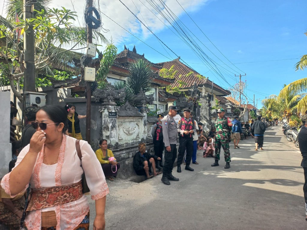 Diwarnai 48 Sawe dengan 1 Bade dan 38 Petulangan, Ngaben Massal Desa Batumadeg Berjalan Aman dan Lancar Dengan Pengawalan Aparat TNI Polri dan Pecalang