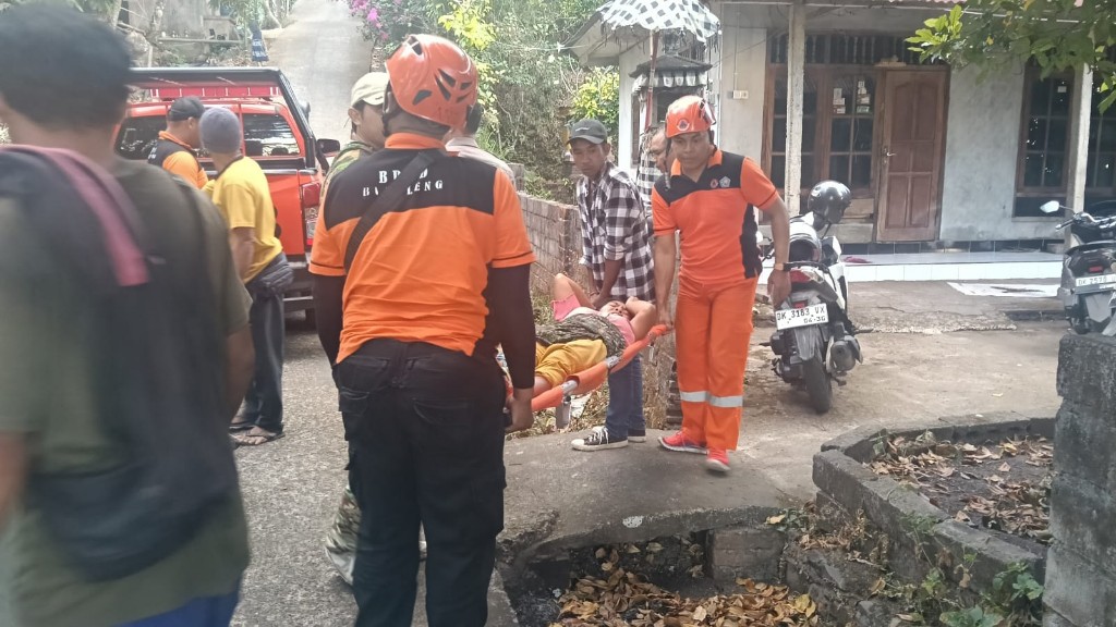 Seorang Warga Desa Sudaji terperosok ke jurang, Basarnas lalukan...