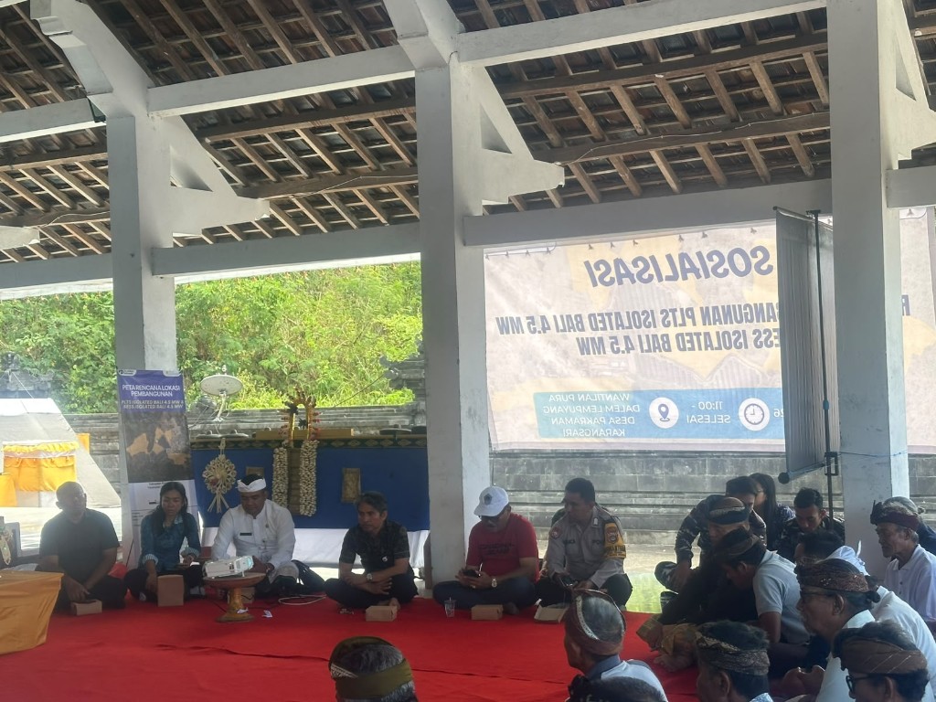 
Siap Sukseskan Pembangunan PLTS di Desa Pakraman Karangsari, Babinsa Koramil Nusa Penida Tegaskan Dukungan TNI Terhadap Pembangunan dan Kesejahteraan Masyarakat