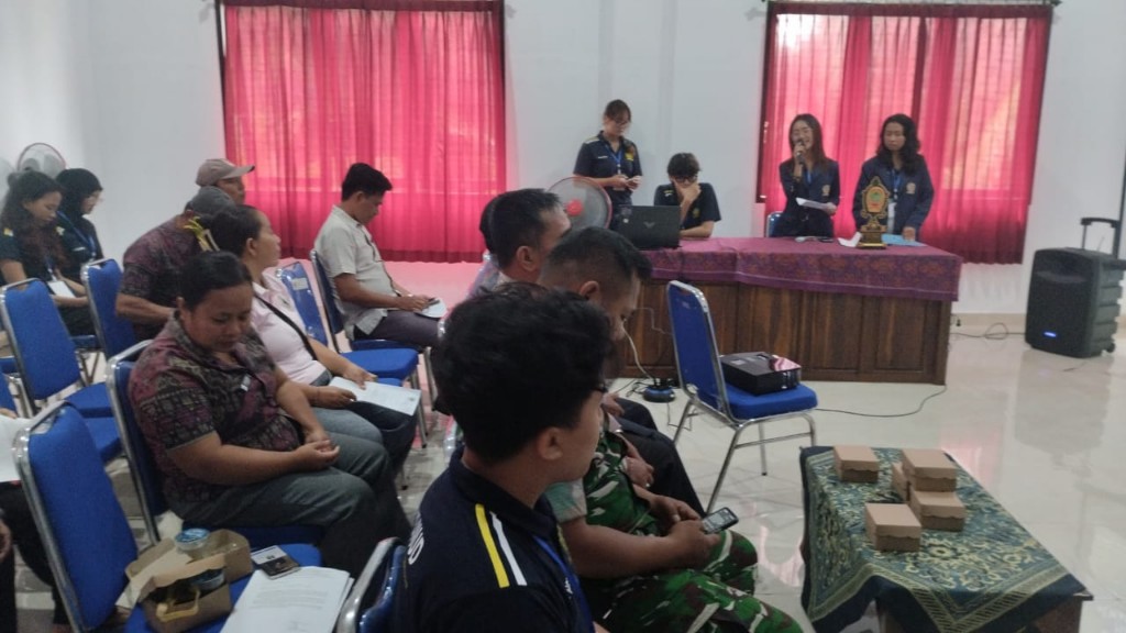 Edukasi Masyarakat kelola Sampah Organik Ramah Lingkungan Bernilai Ekonomi, Babinsa Kutampi Dampingi KKN Unud Gelar Sosialisasi