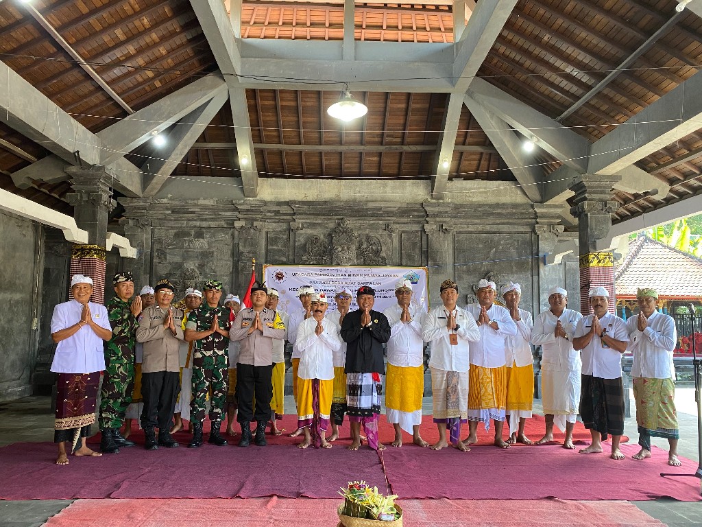 Hadiri Pengukuhan Prajuru Desa Adat Sampalan, Sertu Agus Pande Serukan Perkuat Stabilitas dan Keharmonisan Serta Mari Jaga Kelestarian Adat dan Budaya