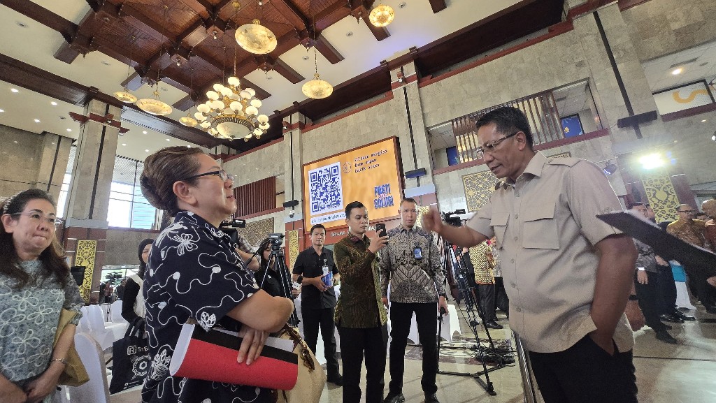 Sambil Menangis, Seorang Ibu Rumah Tangga Adukan  Pelanggaran Jabatan Notaris ke Menteri Hukum