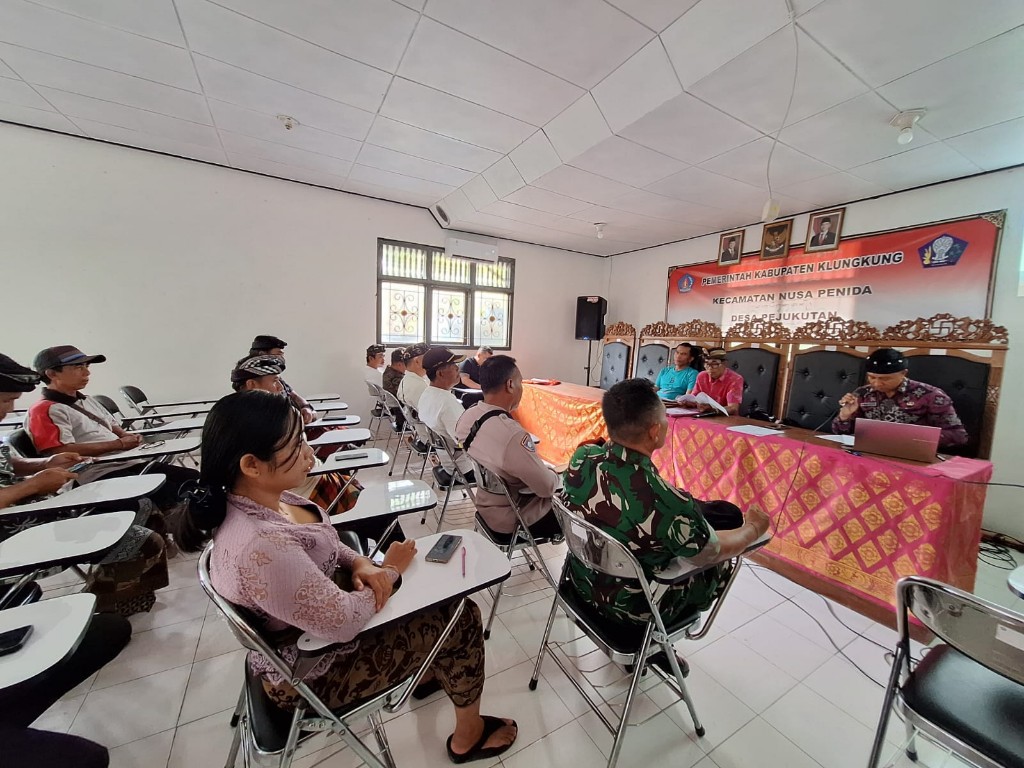 Tegaskan Kesiapan Sukseskan Pesta Demokrasi Tingkat Desa,  Danramil Nusa Penida Kerahkan Babinsa Gelar Pengawalan 