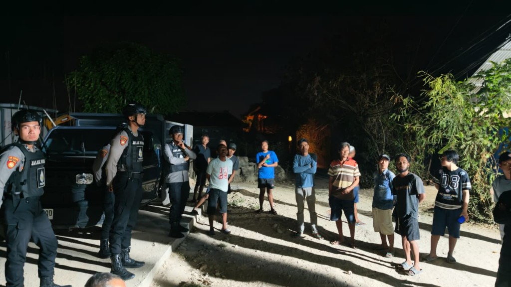 Patroli Malam Tim Jalak Nusa Sambangi Kawasan Penduduk Pendatang, Jaga Kamtibmas Tetap Kondusif.