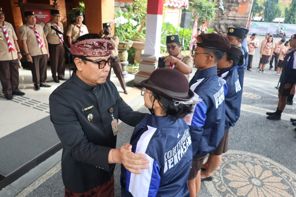Wawali Arya Negara Lepas Kontingen Kwarcab Denpasar Menuju Jambore Nasional XII Tahun 2026.

Jaga Nama Baik Denpasar 
