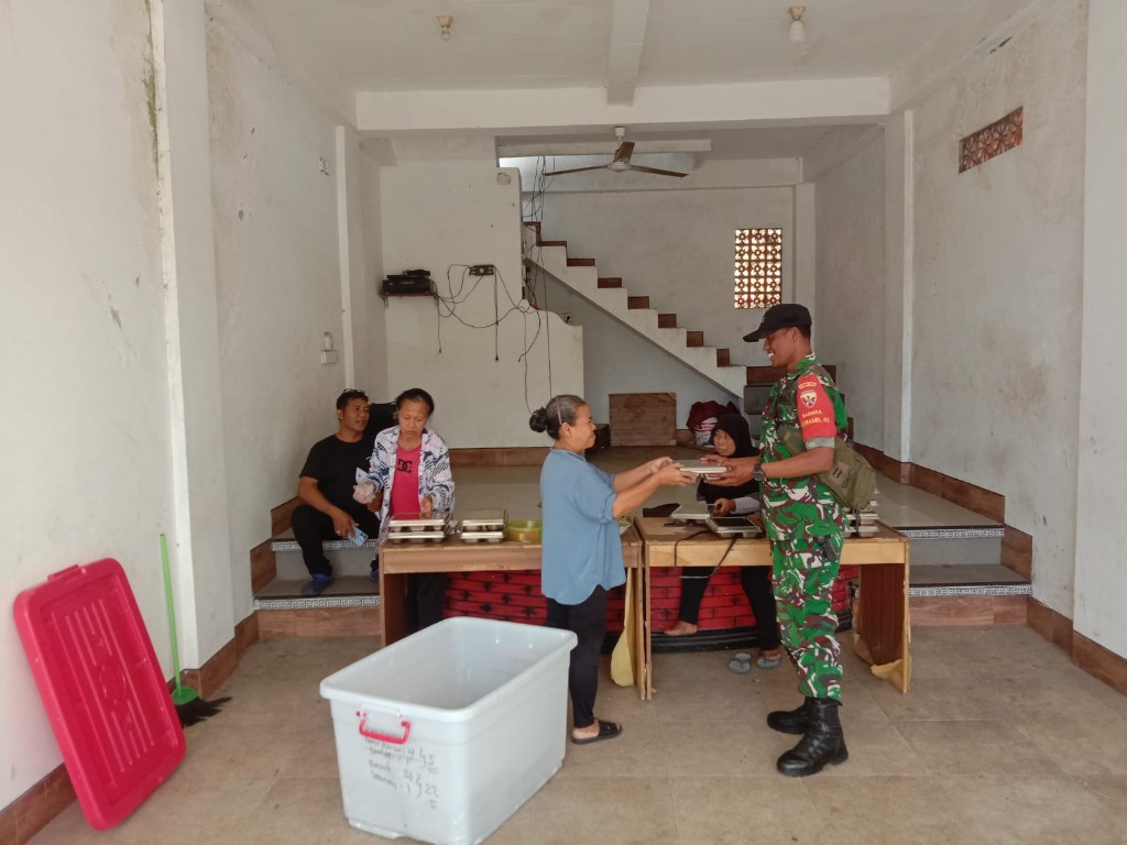 Kawal Distribusi MBG Balita, Serka Nyoman Suartana Tegaskan Kontribusi TNI Sukseskan Program Strategis Pemerintah