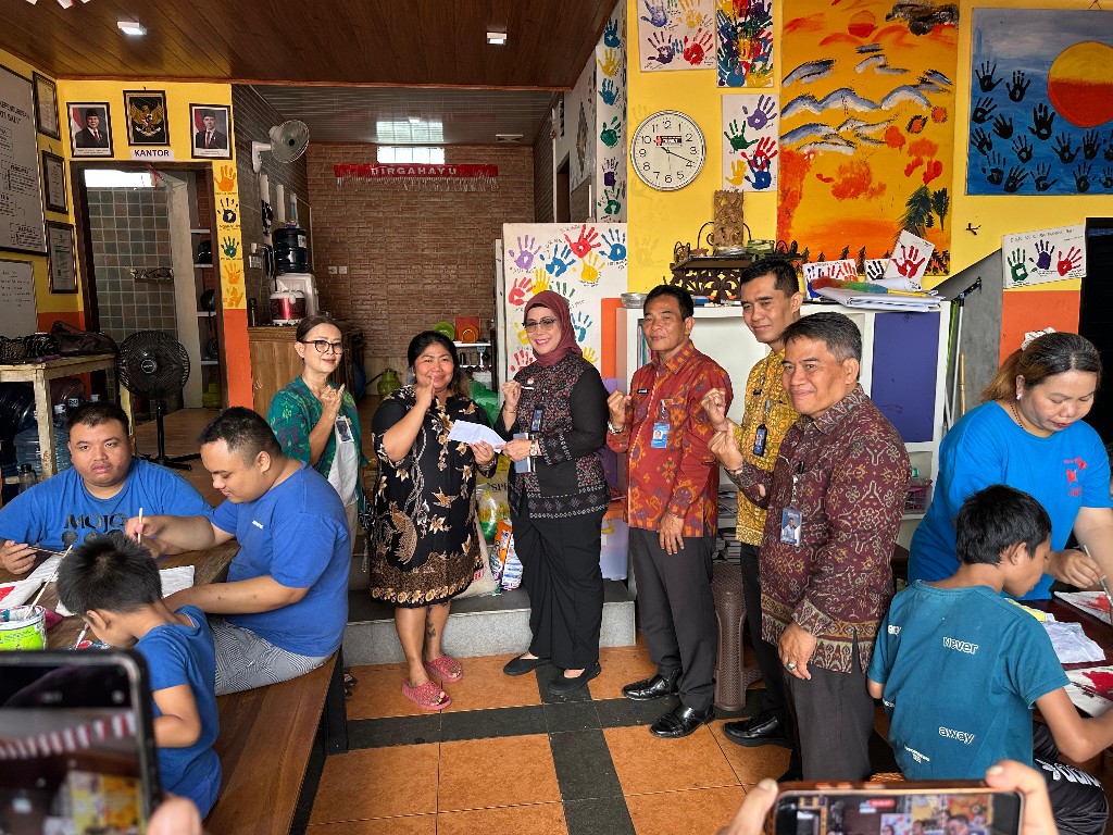 Kanwil Kemenkum Bali Berbagi Kepedulian dengan Anak Berkebutuhan Khusus, Semarakkan Hari Kemerdekaan dan Hari Pengayoman ke-81