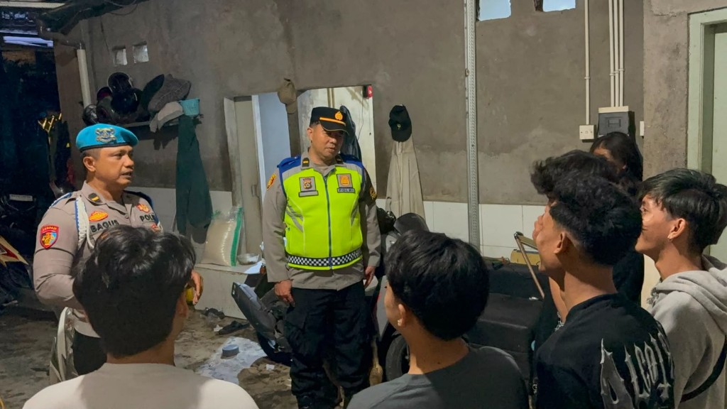 Jaga Situasi Kamtibmas, Polsek Denpasar Barat Tingkatkan Kegiatan Patroli Sambang