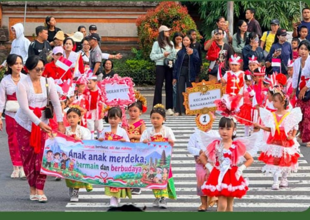 6 Peserta Tingkat TK/PAUD Dan SD  Di Klungkung Meriahkan L Pawai Budaya Hut Ke 81 Kemerdekaan RI 