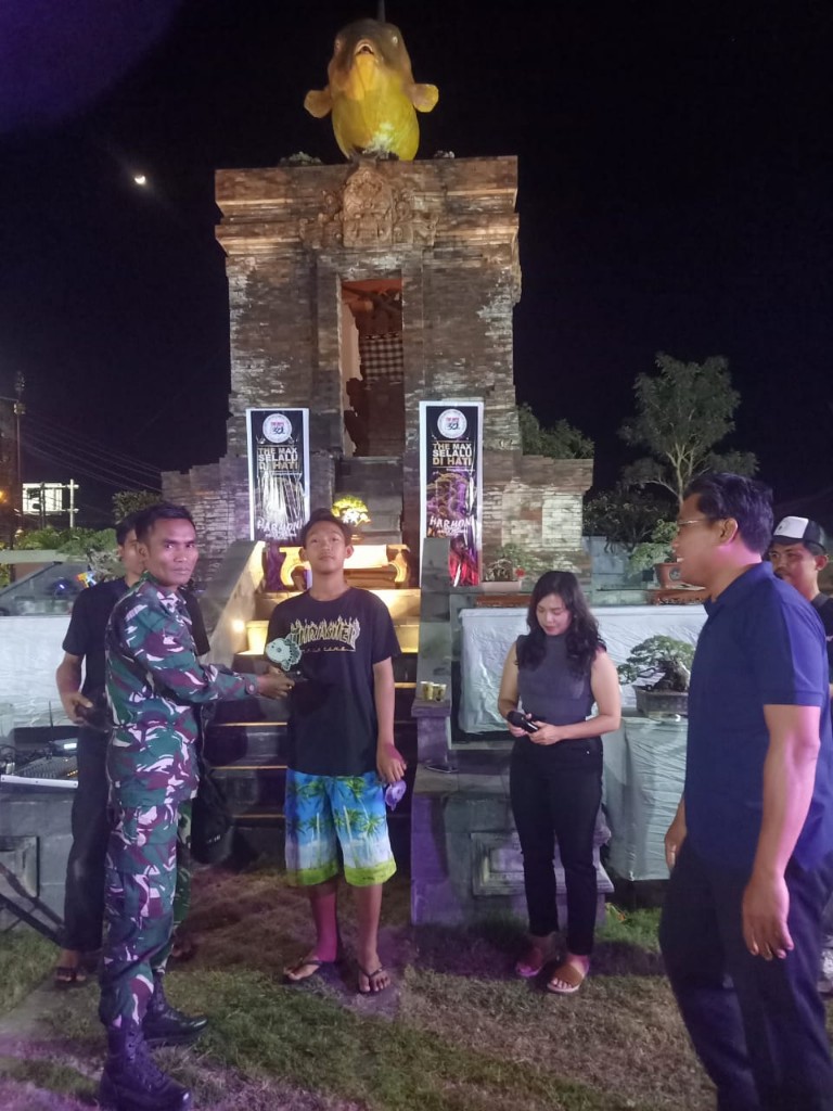 Kawal Penutupan Pameran dan Kontes Bonsai, Babinsa Batununggul Tegaskan Dukungan Akan  Kreatifitas dan Seni Pengerajin Bonsai