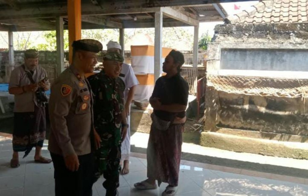 
Pasipers Kodim Klungkung Hadiri Undangan Pengabenan Massal, Tegaskan Sinergi dan Dukungan TNI Akan Adat dan Budaya Masyarakat