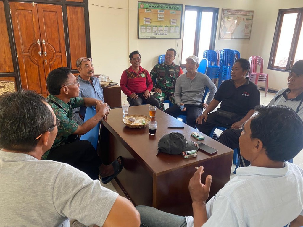 Komsos Terkait Pilkel, Serda Kadek Dwi Awan Ajak Perangkat Desa Jaga Kondusifitas Wilayah