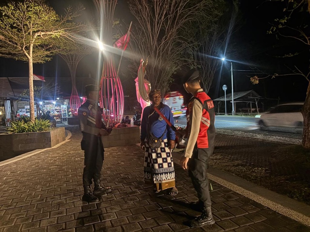 Patroli Malam Samapta Sambangi Rest Area Goa Lawah, Pastikan Situasi Aman.
