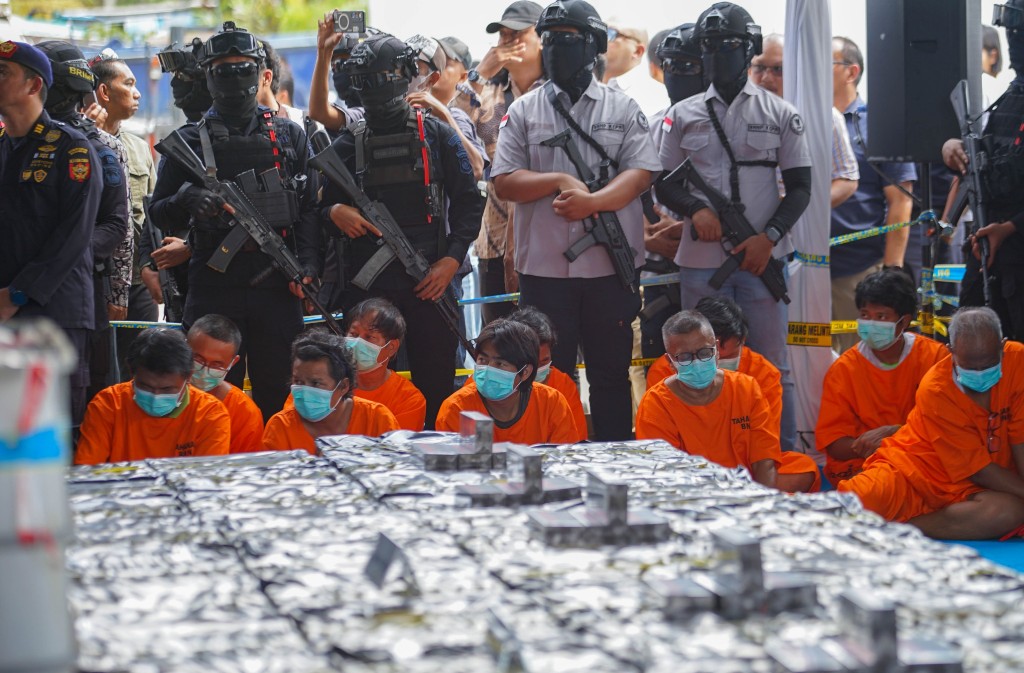 OPERASI GABUNGAN UNGKAP 2,6 TON CAIRAN MENGANDUNG METAMFETAMIN DI KAPAL MV OCEAN PORTER BERBENDERA TANZANIA