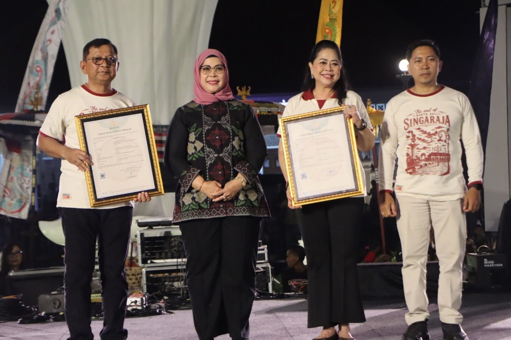 Kemenkum Bali Serahkan Sertipikat Hak Cipta pada Penutupan...