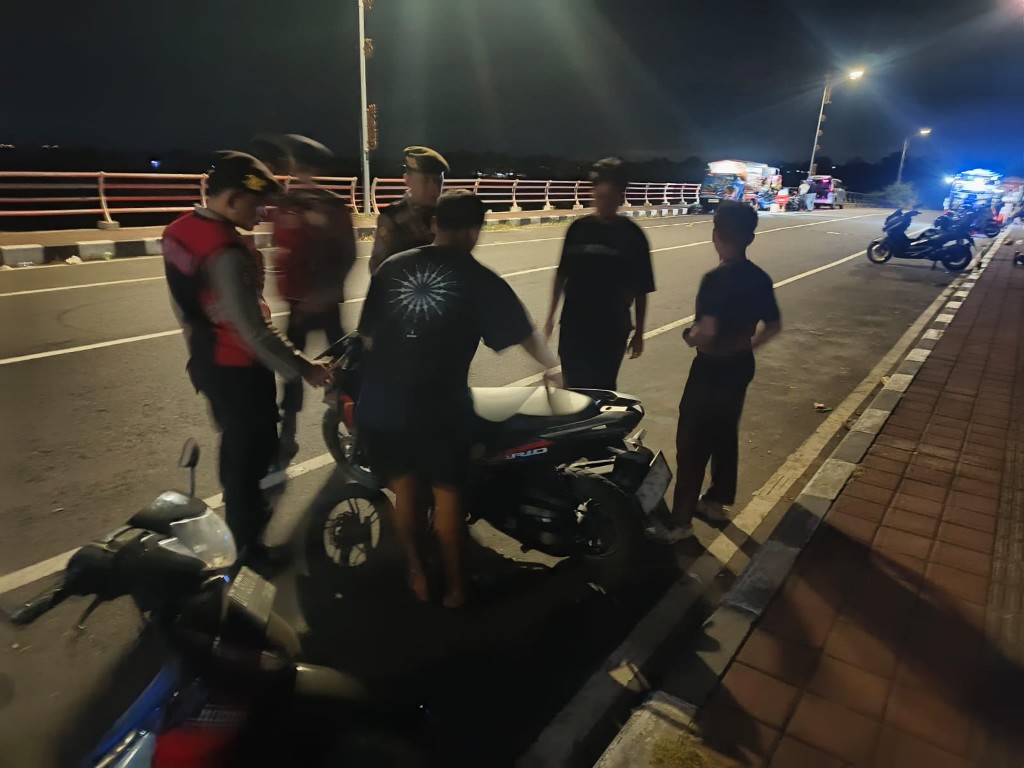 Patroli Malam Sasar PKB Klungkung, Samapta Antisipasi Balap Liar.


