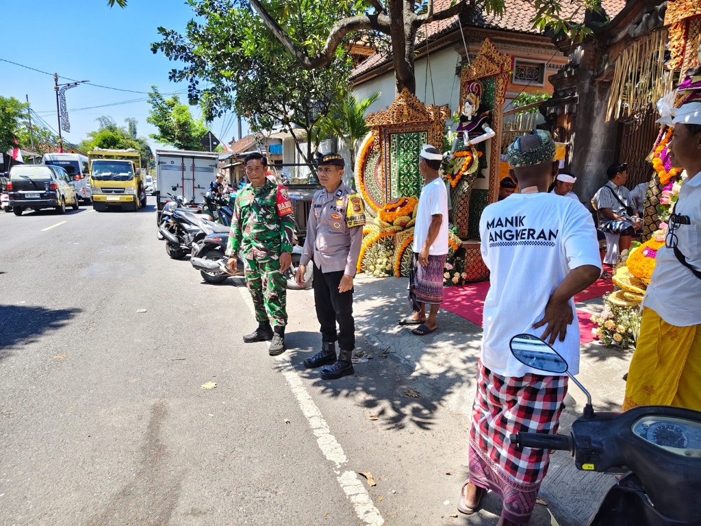 Perkuat Silahturahmi dan Hubungan harmonis TNI Rakyat, Serma Asih Gelar Pengamanan Upacara Rsi gana