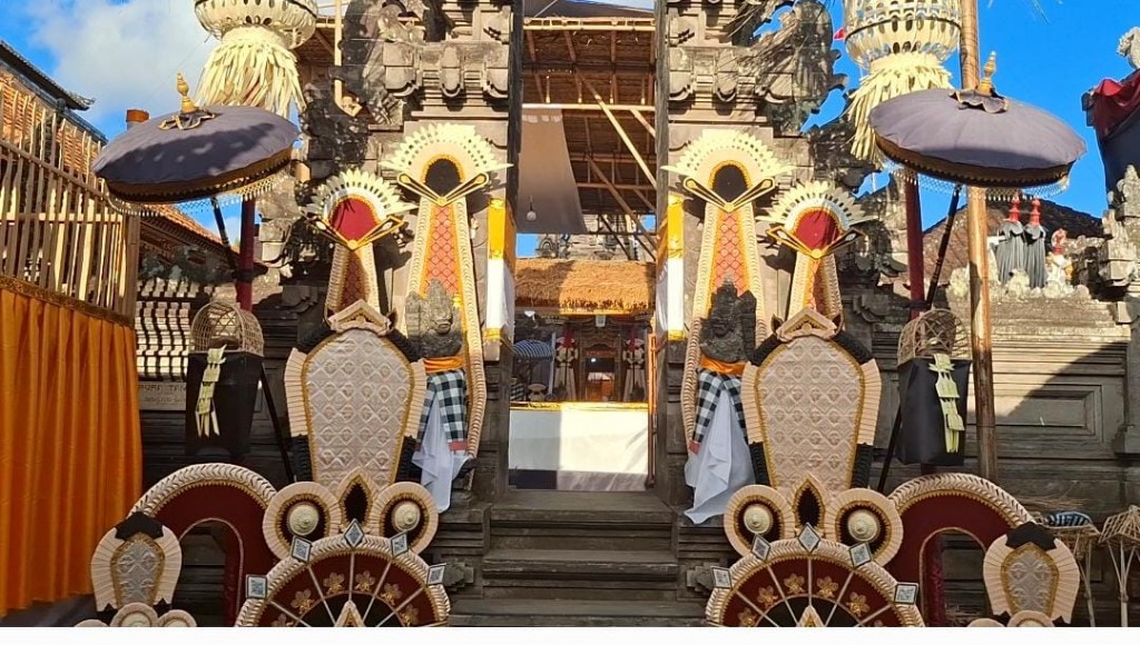 Ngunggahang Sunari Awali Karya Ngenteg Linggih di Pura Parahyangan Penataran Ageng Taman Bebalang.