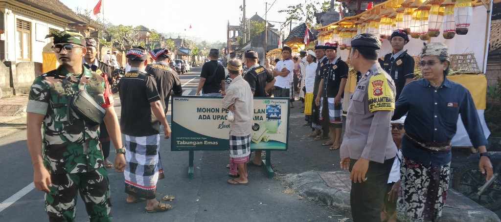 Danramil Klungkung Utus Babinsa Selisihan Kawal Upacara Keagamaan