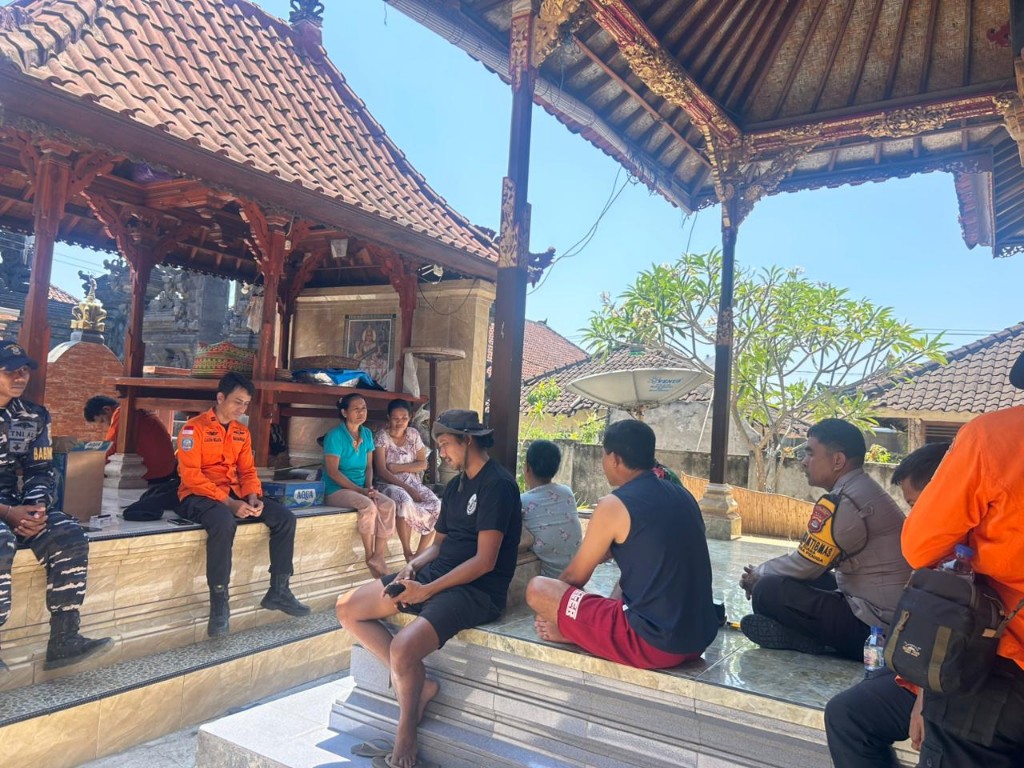 Polsek Klungkung Amankan Puncak Maulid Nabi 1448 H, Jaga Ibadah Tetap Khidmat dan Kondusif.