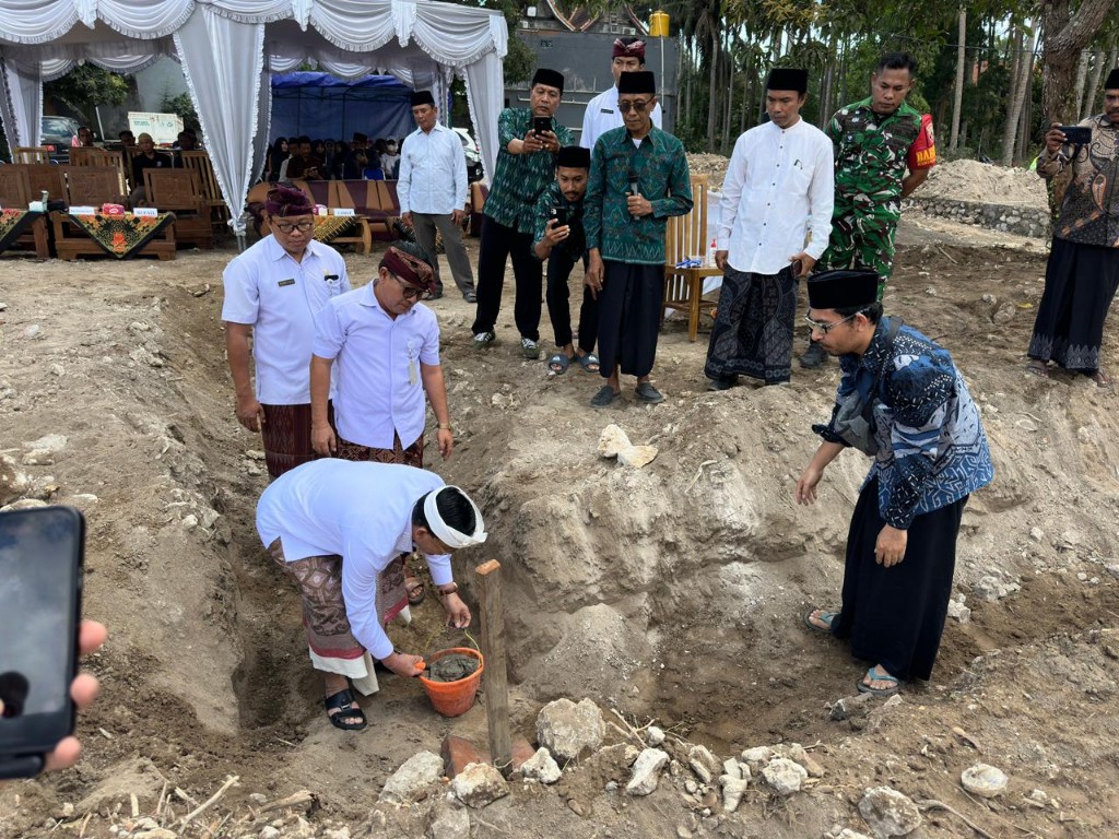 Hadiri Peletakan Batu Pertama Pembangunan TK Negeri,  Babinsa Kampung Toyapakeh Tegaskan Langkah Strategis Hadirkan Pendidikan Usia Dini Yang Layak Dan Berkualitas