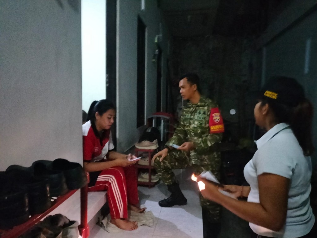 Patroli dan Sidak Duktang, Babinsa Semarapura Kauh Bersama Aparat Gabungan Sasar Tiga Lingkungan 
