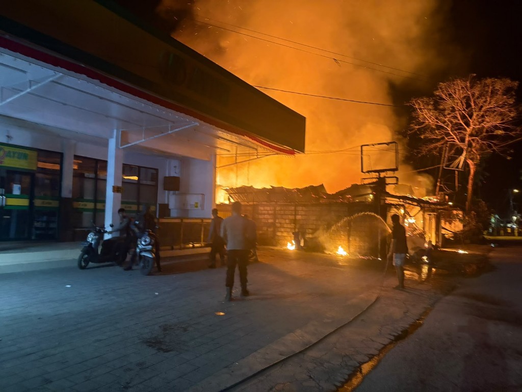  Kebakaran Wyn’s Penida Cafe dan Bar Cottage di Banjar Nyuh
