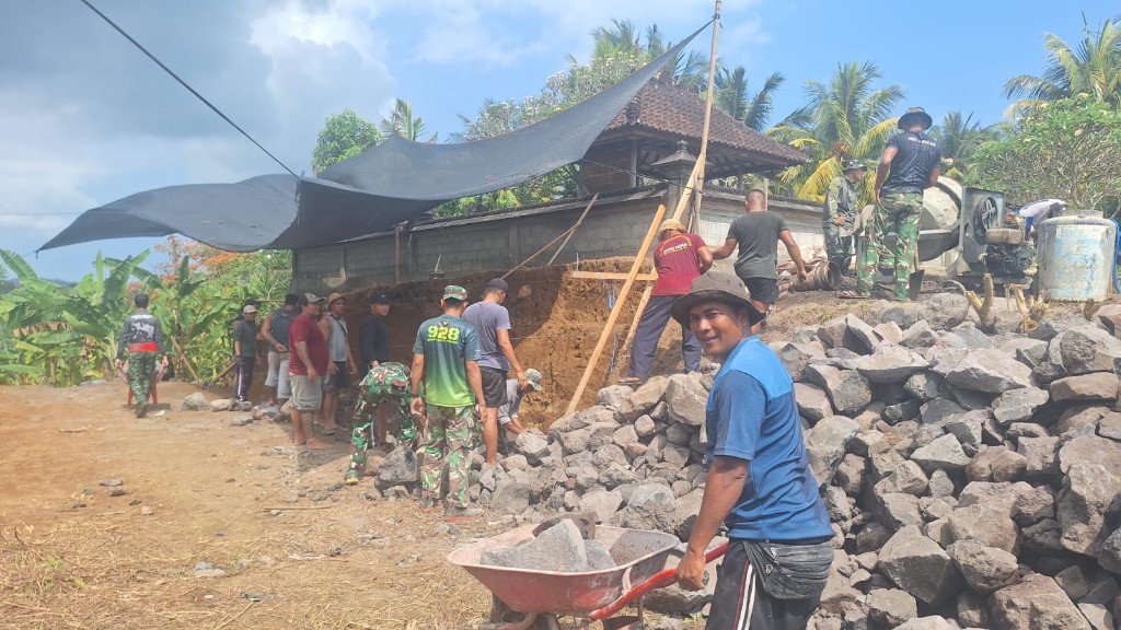 Batu Pondasi Ditata, Kodim Klungkung Kebut Senderan di Pura Prajepati Desa Adat Tihingan 