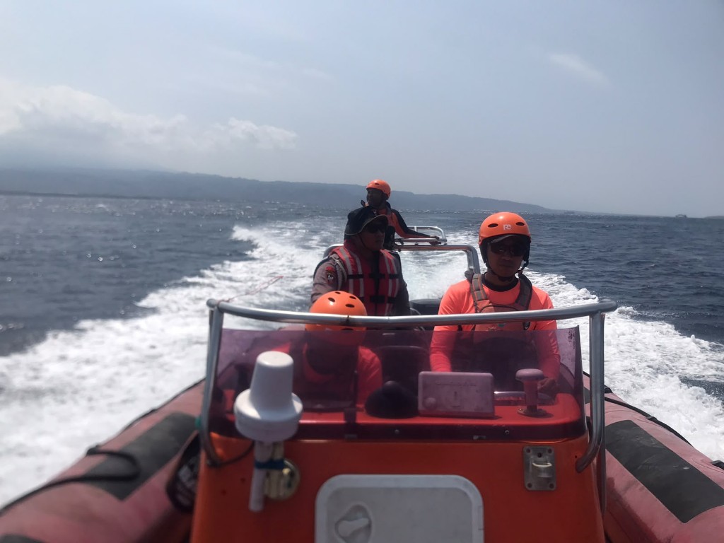 Sampan pecah tabrak kayu, satu orang hilang