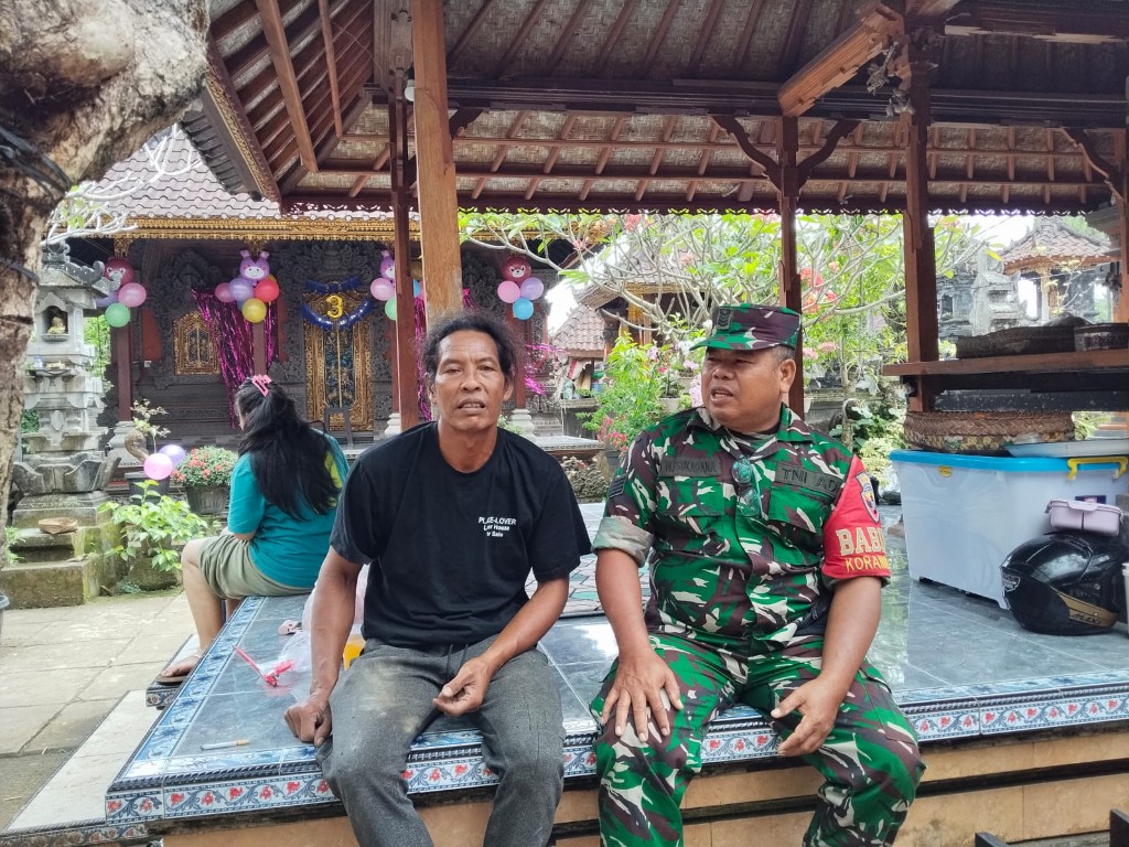 Pacu Usaha Warga, Babinsa Getakan Kunjungi Peternak Babi di Dusun Gunung Rata 