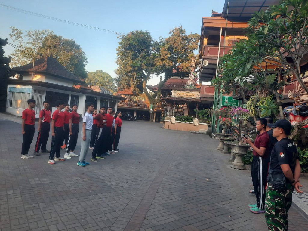 Menuju Lomba LKBB HUT Ke 81 TNI, Babinsa Koramil Klungkung  Gelar Pelatihan Tingkatkan Kemampuan  SMA Pariwisata Saraswati Klungkung