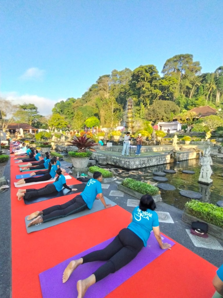 200 Peserta Ikuti Yoga Bersama di Tirta Gangga, Buka Art Festival 2026