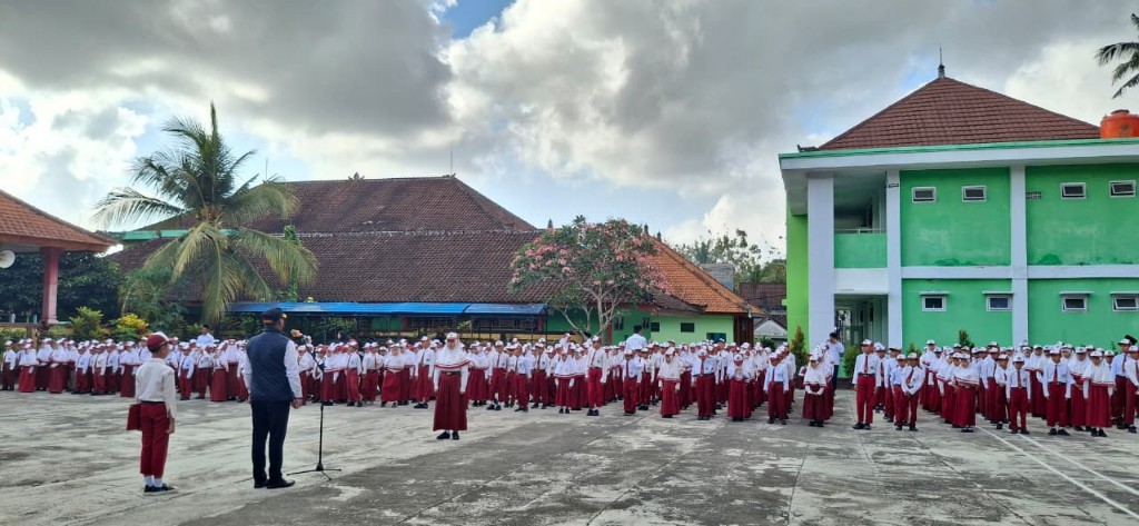 Wujudkan Sekolah Bersinar, BNNK Karangasem dan MIN 1 Karangasem...