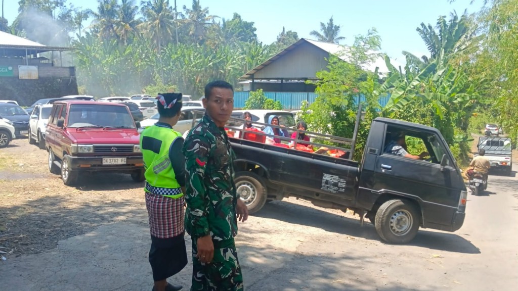 Ratusan Masyarakat dari Empat Kabupaten Gelar Kremasi di Krematorium Kenanga, Babinsa Sampalan Tengah Turun Langsung Beri Pengawalan dan Pengamanan