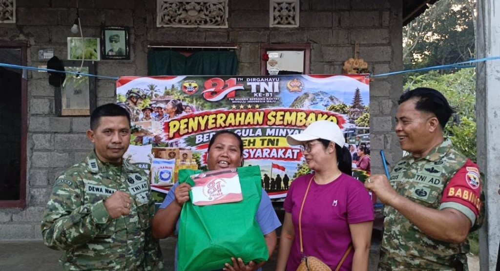 Anjangsana dan Pembagian Sembako, Kodim Klungkung Kokohkan Kemanunggalan  TNI Rakyat di HUT Ke 81 TNI