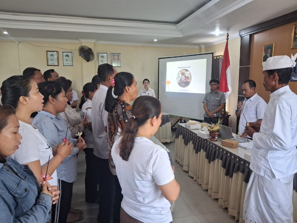 15 Anggota KPPS Pilkel Desa Satra Resmi Ditetapkan, Serka Gusti Ngurah Armawan Tekankan Profesionalisme, Netralitas dan Integritas