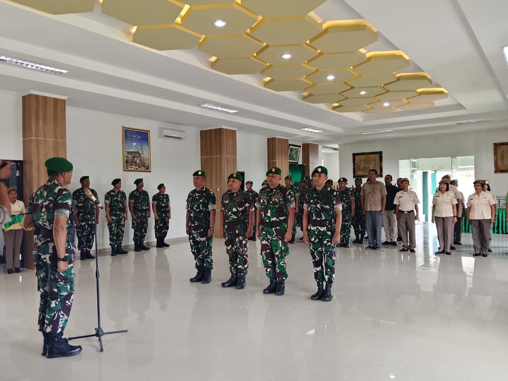 9 Prajurit dan 2 PNS Kodim 1610/Klungkung Resmi Sandang Pangkat...