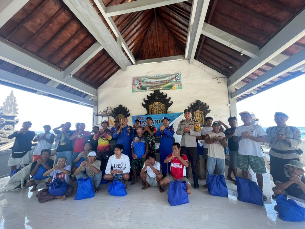 Babinsa Koramil Nusa Penida Amankan Kegiatan Sambang Nusa...