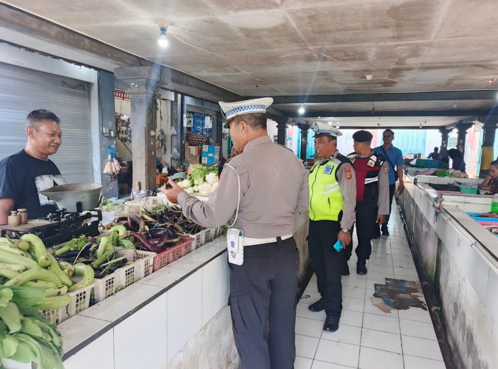 Patroli Cahaya Biru Polsek Melaya Hadirkan Rasa Aman, Warga...