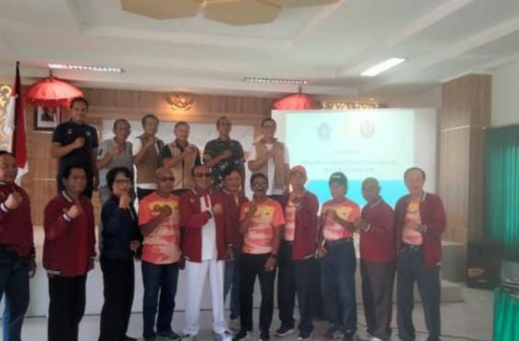 
TNI Dukung Kemajuan Olahraga Tenis, Kapten Gede Putra Yadnya Hadiri Pelantikan Pengkab PELTI Klungkung