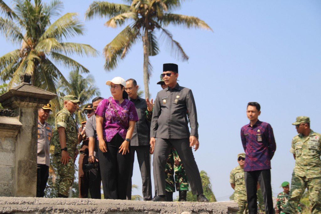 Usai Buka TMMD Ke-130, Dansatgas TMMD  Dampingi Bupati Tinjau Lokasi Sasaran Fisik