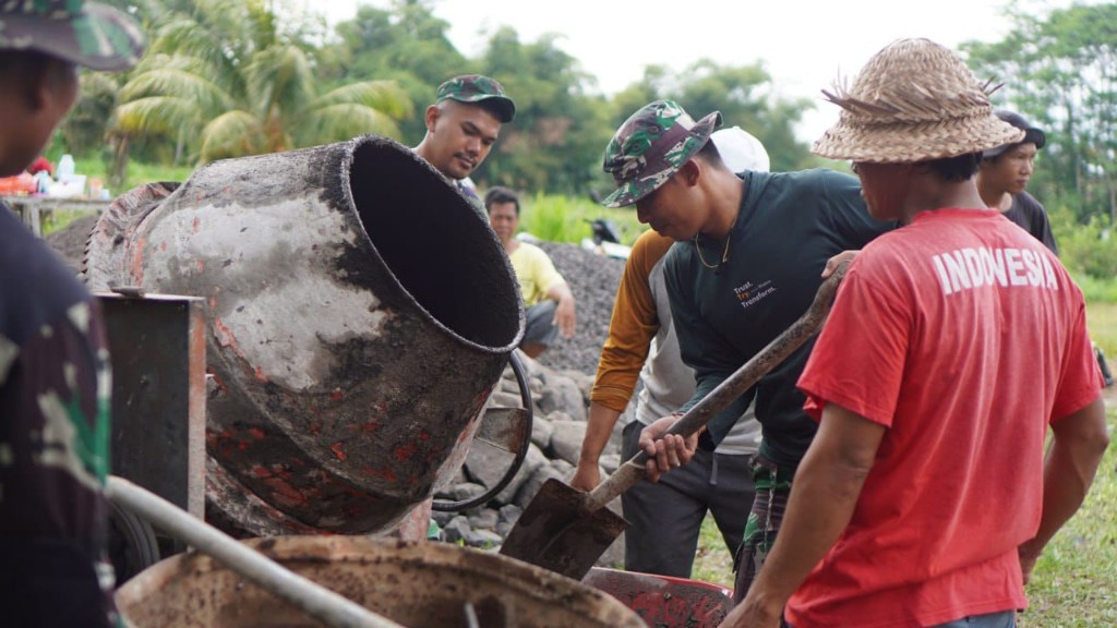 TMMD 130 Kodim Klungkung Hidupkan Gotong Royong Masyarakat di Banjar Sangging