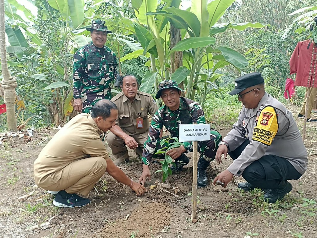 Tanam Harapan Bagi Generasi Mendatang, Satgas TMMD 130 Kodim Klungkung Gelar Penghijauan Tanam ratusan Bibit Pohon