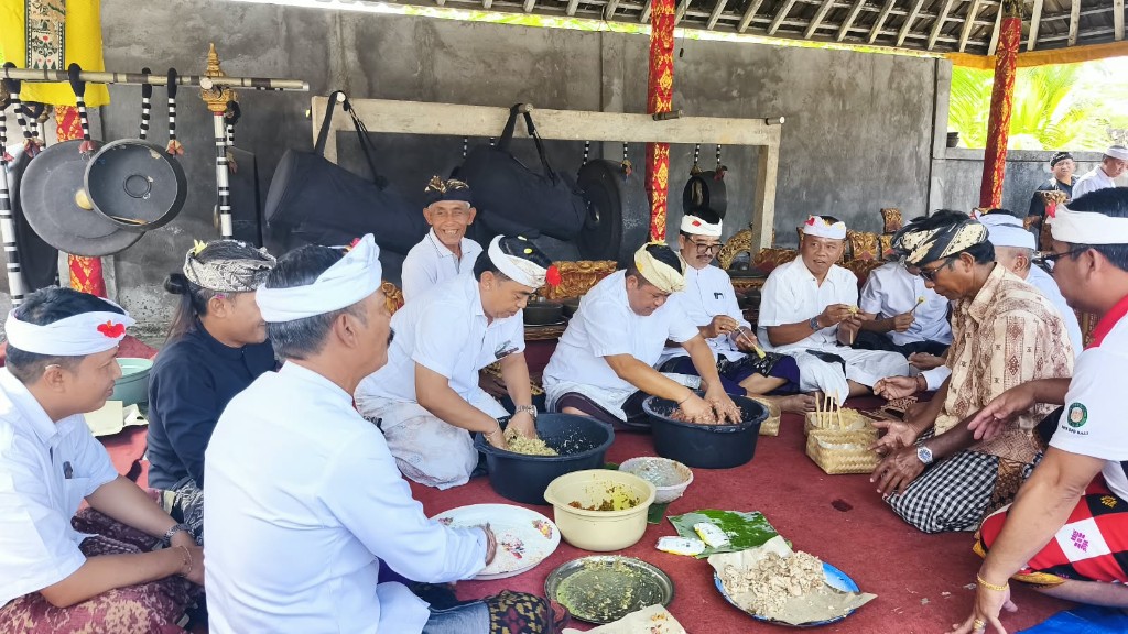 Bupati Bangli Ikuti Prosesi Tumpek Wayang, Perkuat Pelestarian Adat dan Budaya Bali